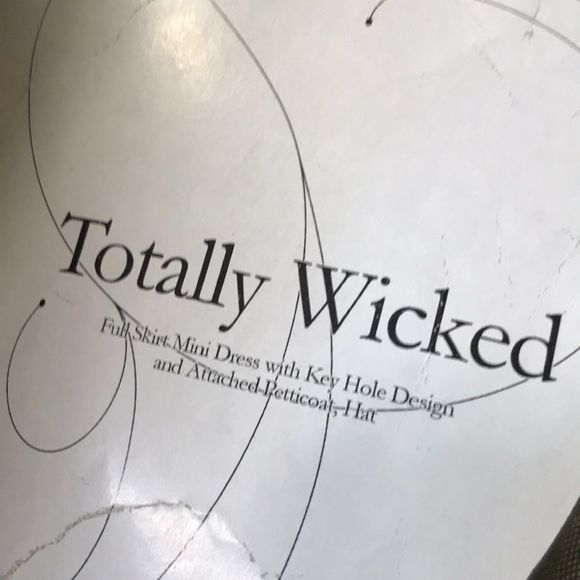 Totally Wicket Witch Costume SMALL - Picture 4 of 4